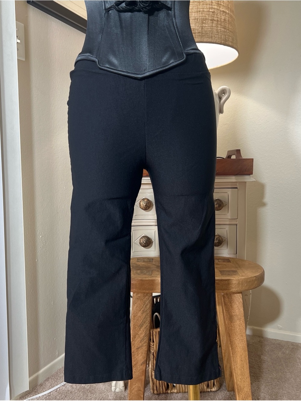 Agenda Black Capri Pull-On Pants